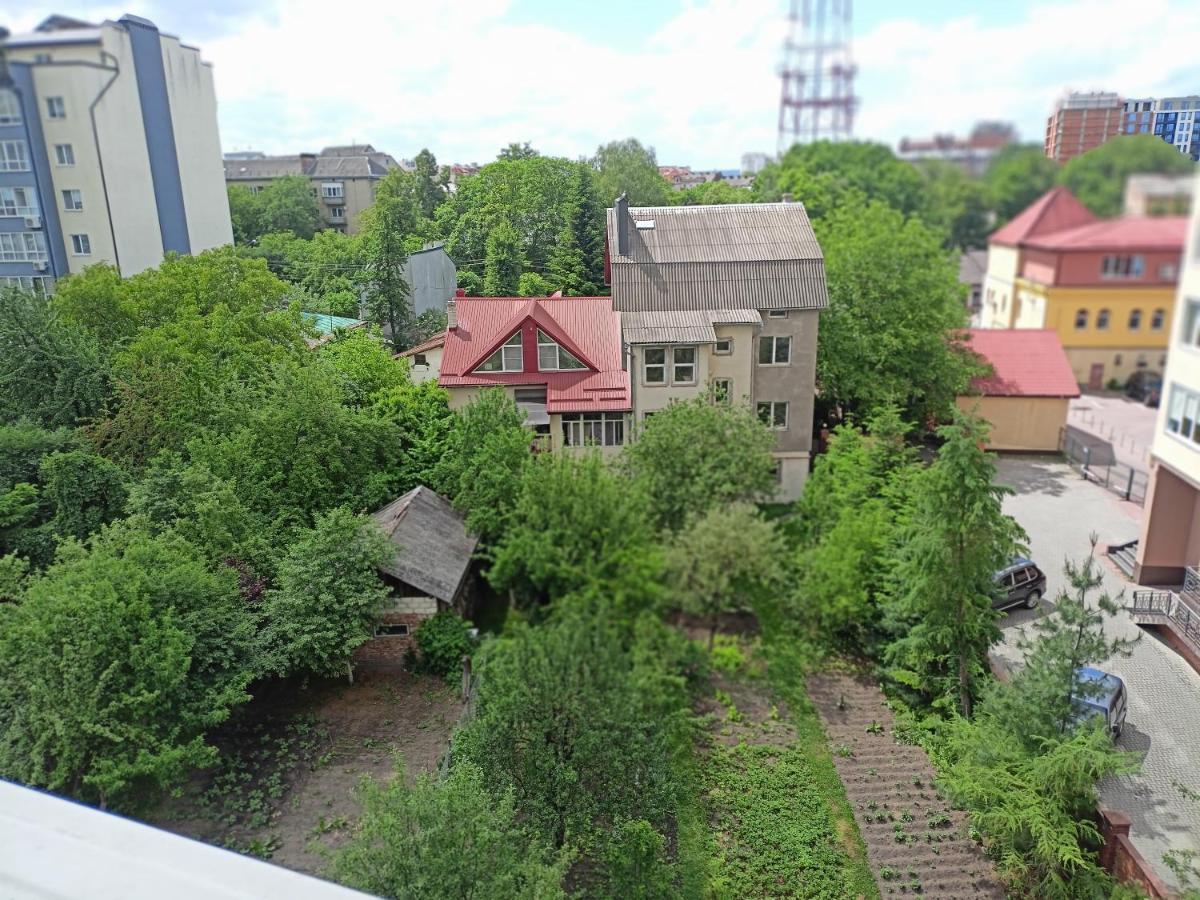 Home In Center With Jacuzzi Ivano-Frankivsk Exteriör bild