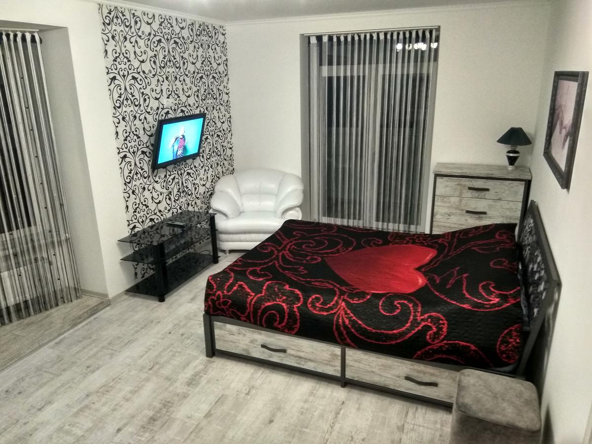 Home In Center With Jacuzzi Ivano-Frankivsk Exteriör bild
